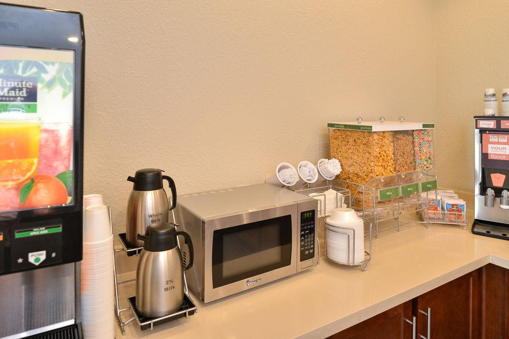 Comfort Inn & Suites Victoria North Extérieur photo