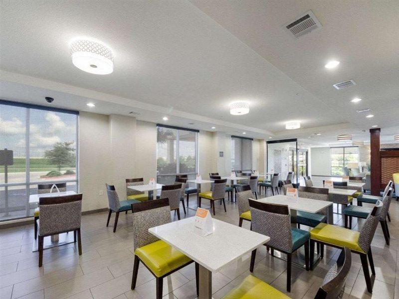Comfort Inn & Suites Victoria North Extérieur photo