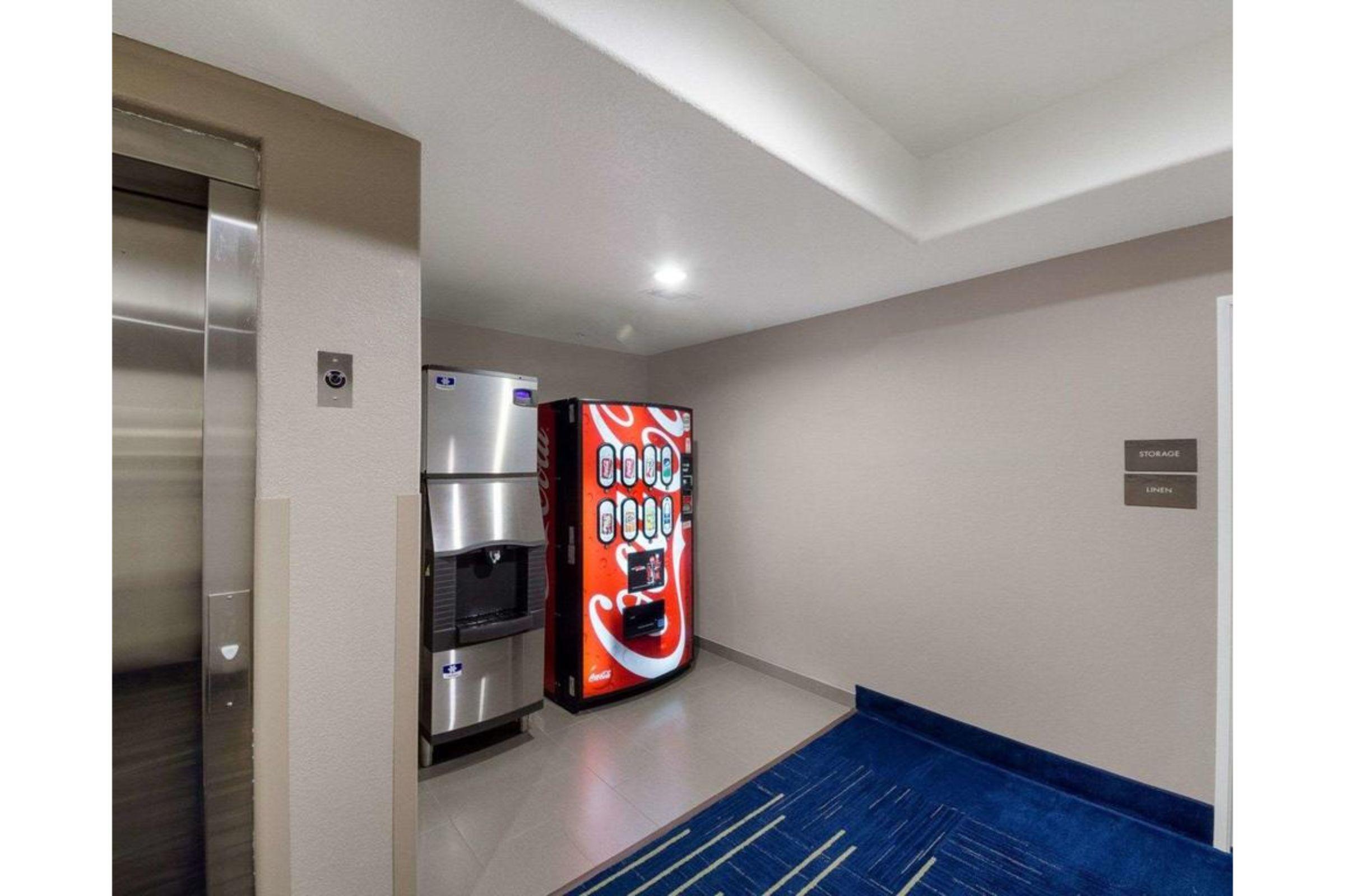 Comfort Inn & Suites Victoria North Extérieur photo